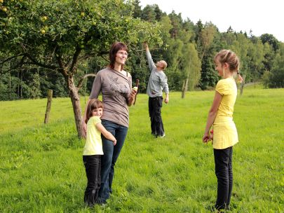 Fotoshooting Familie im Garten Königstein Sachsen