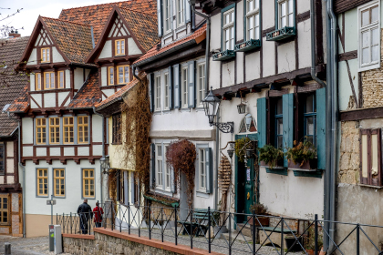 Quedlinburg Häuserflucht am Fuß des Schlossberges