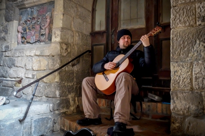 Musiker im Torbogen zum Schlossberg Quedlinburg